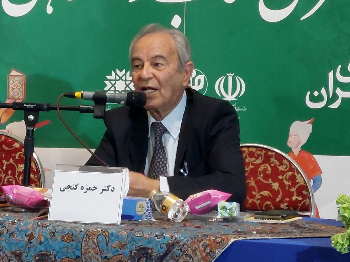  آیا خروجی کار مترجمان و مؤلفان غیرفارسی‌زبان کیفیت ادبی پایین‌تری دارد؟ 