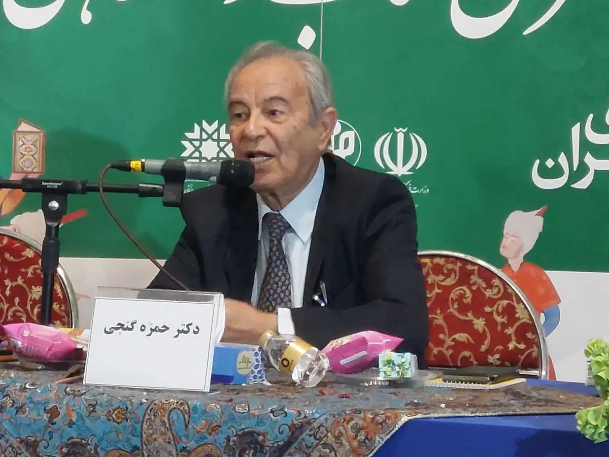 آیا خروجی کار مترجمان و مؤلفان غیرفارسی‌زبان کیفیت ادبی پایین‌تری دارد؟