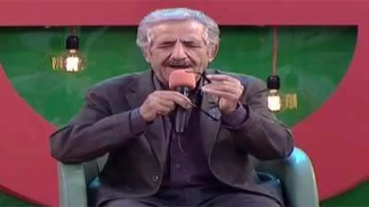 اجرای قطعه آمده ام ای شاه پناهم بده محمد کریمخانی در خندوانه / ویدئو