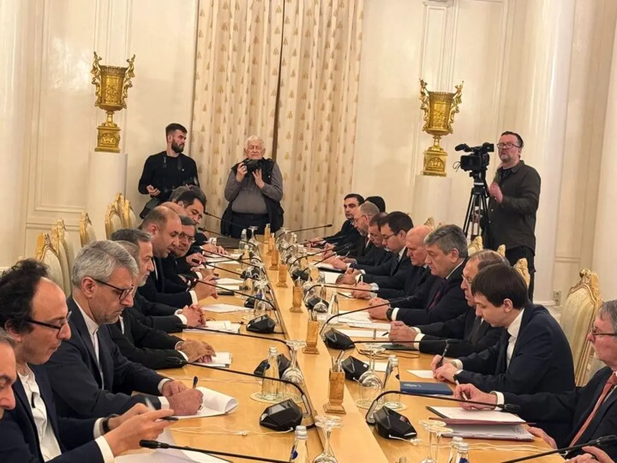 وزرای خارجه ایران و روسیه در مسکو دیدار کردند/ عراقچی: روابط ایران و روسیه هر روز نزدیک‌تر می‌شود/ لاوروف: درباره برنامه هسته‌ای ایران و موضوعات منطقه مانند فلسطین رایزنی می‌کنیم/ ویدئو

