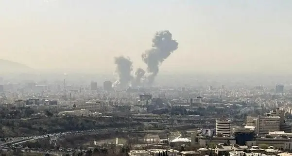 حمله آمریکا و اسرائیل به ایران/ انفجار حوالی نهاد ریاست جمهوری و بیت رهبری در تهران/ انفجار در تهران، قم، اصفهان، کرمانشاه، ایلام، چابهار، زنجان، شیراز و تبریز/ خبرگزاری فارس: روسای قوا، لاریجانی و سرلشکر موسوی در سلامتند/ تایید شهادت محافظین احمدی‌نژاد