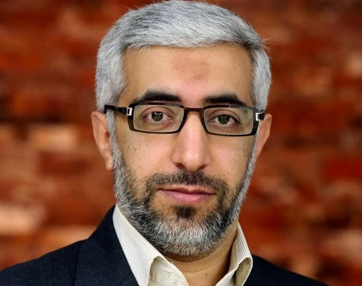 کنایه مهاجرانی به زمین افتادن «طشت رسوایی» وام عشقی

