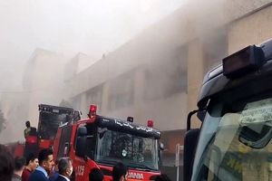 آتش‌سوزی مجتمع تجاری در شمال تهران