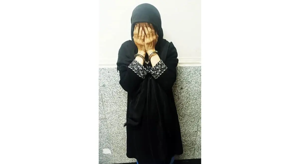 مچ گیری از دختر 15 ساله توسط 2 پلیس زن