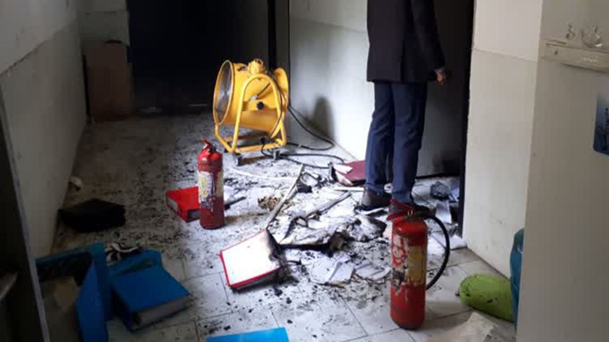 آتش سوزی در شبکه بهداشت و درمان کازرون/ آتش مهار شد