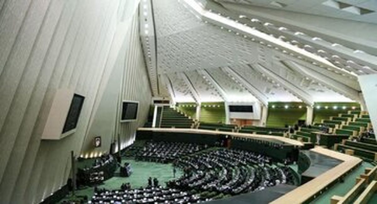 افشاگر شاسیبلند گیت: اگر اذن هیئت رئیسه نباشد گربه هم نمیتواند از درِ مجلس عبور کند/ دیدیم تعدادی شاسیبلند وارد محوطه و پارکینگ مجلس شد