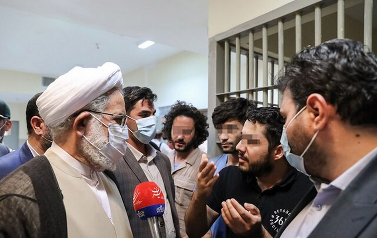 گفت‌ و گوی دادستان کل کشور با تعدادی از دستگیرشدگان اغتشاشات اخیر در مشهد