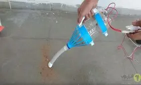 چگونه با بطری نوشابه یک جارو دستی خلاقانه در خانه بسازیم؟/ ویدئو