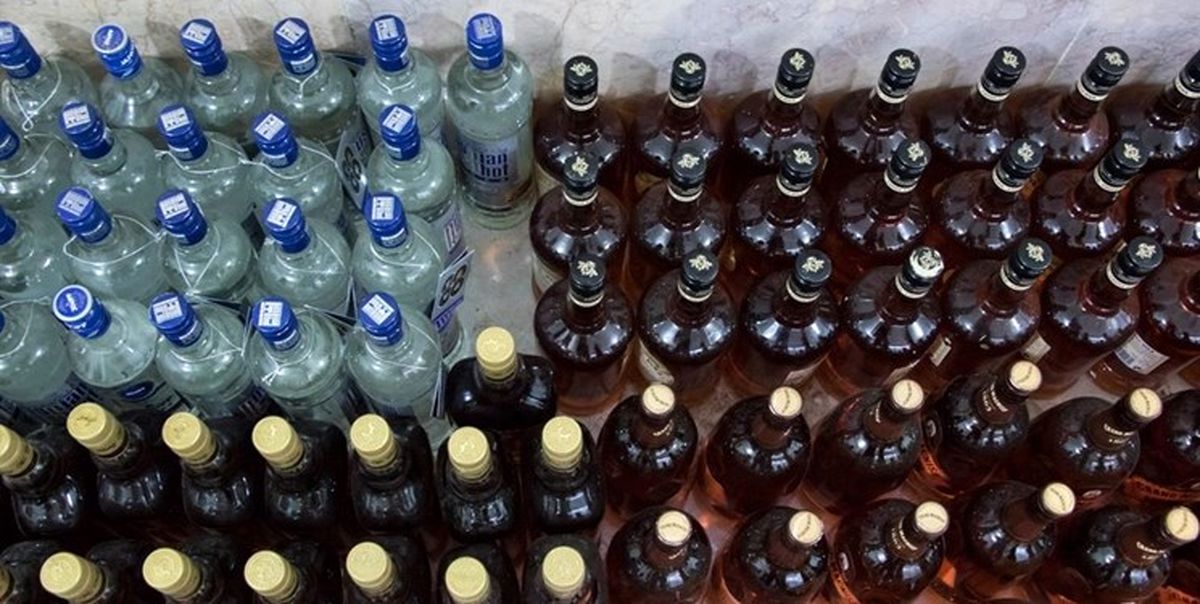 ۹۰۰ لیتر انواع مشروبات الکلی در رباط کریم کشف شد