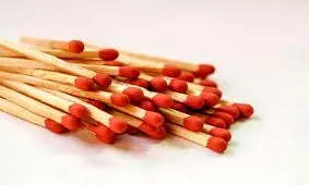 با جابجایی یک چوب کبریت، یک معادله صحیح درست کنید