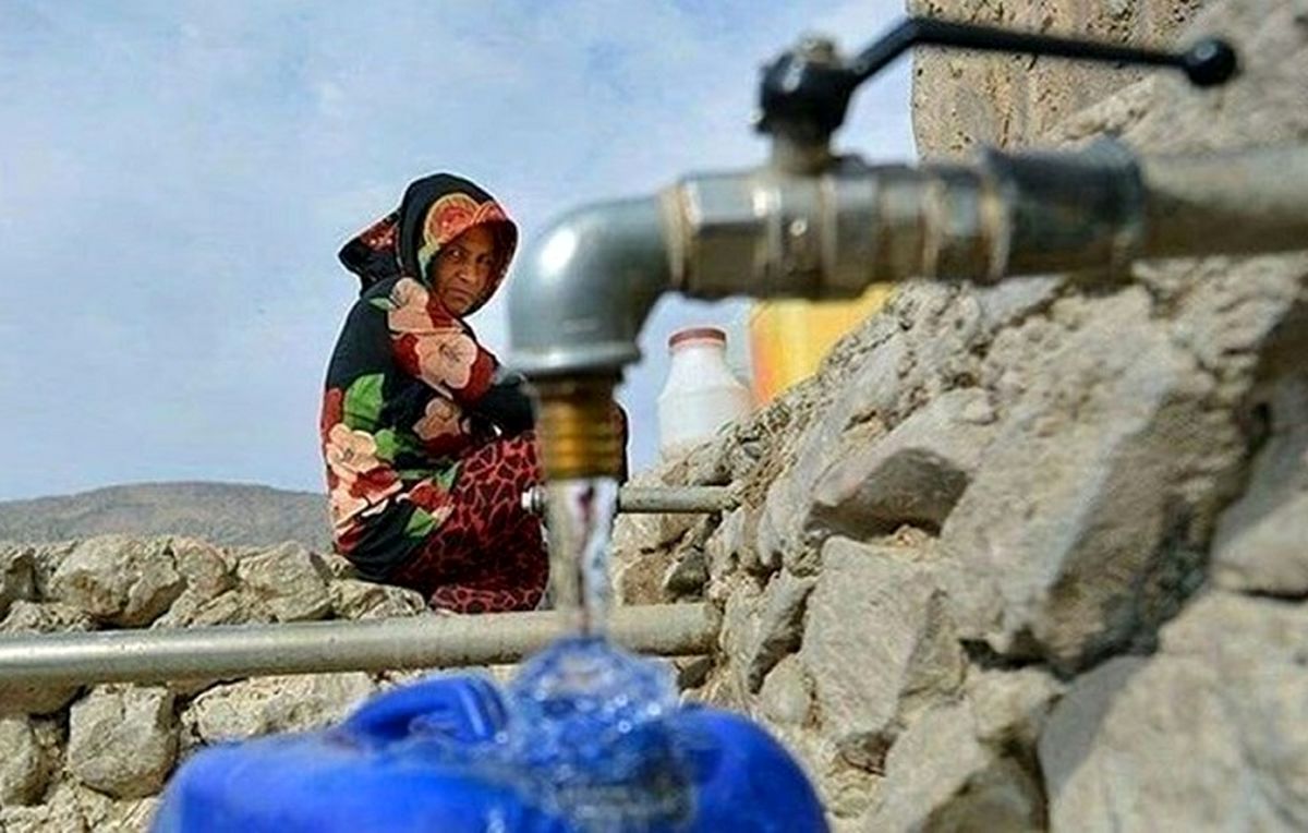 زابل تا پایان خرداد آب شرب دارد/ تغییر مسیر رودخانه در ردیف جنایتهای جنگی است/ اگر افغانستان پایش را بر روی گلوی هیرمند بگذارد، دولت ایران با یک مهاجرت ۴۰۰ هزار نفری روبرو میشود