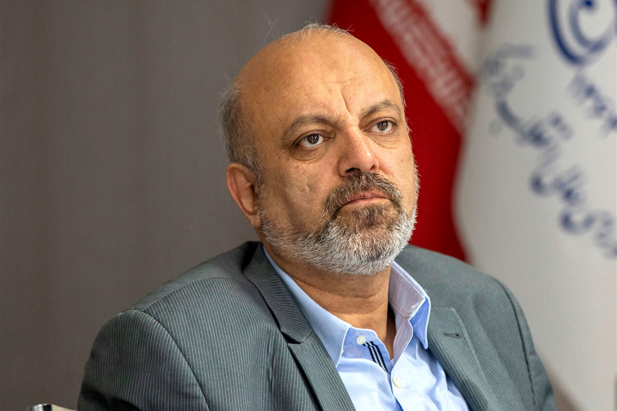 ویدئویی دیگر از معلمانی که با رفتار بی ادبانه نماینده تبریز مواجه شدند/ آنها برای دیدار شب قبل را در خیابان و مقابل دفتر او سپری کردهاند