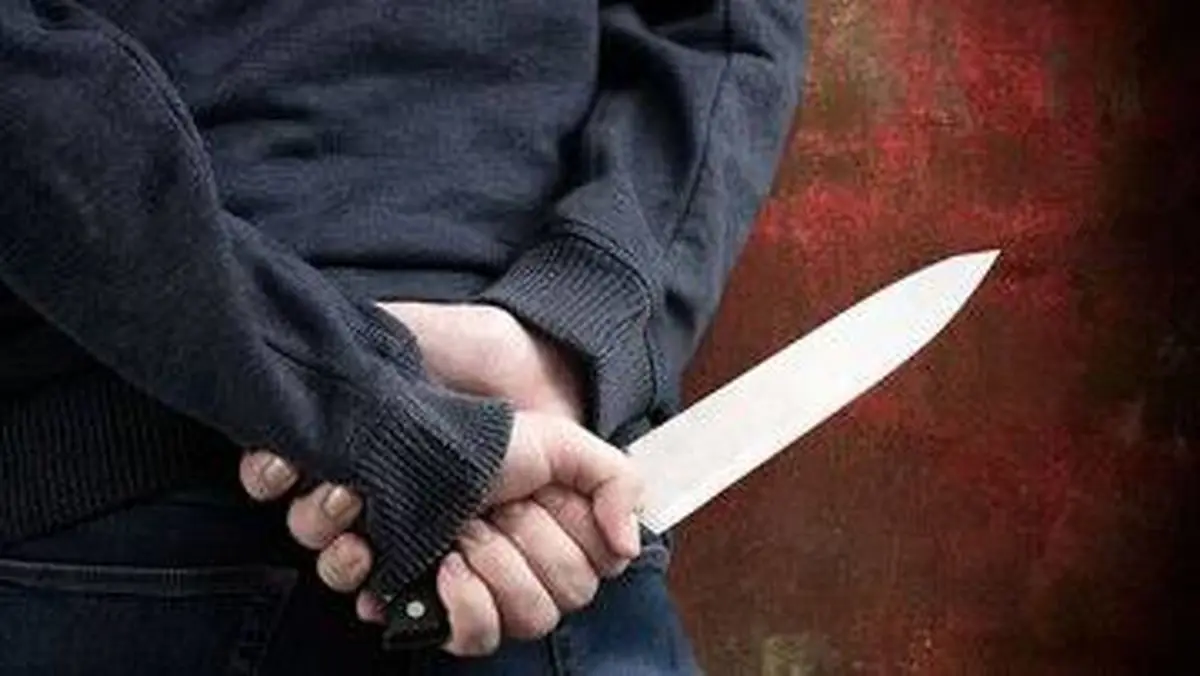 سرقت النگوهای یک مادر مقابل فرزندش/ ویدئو
