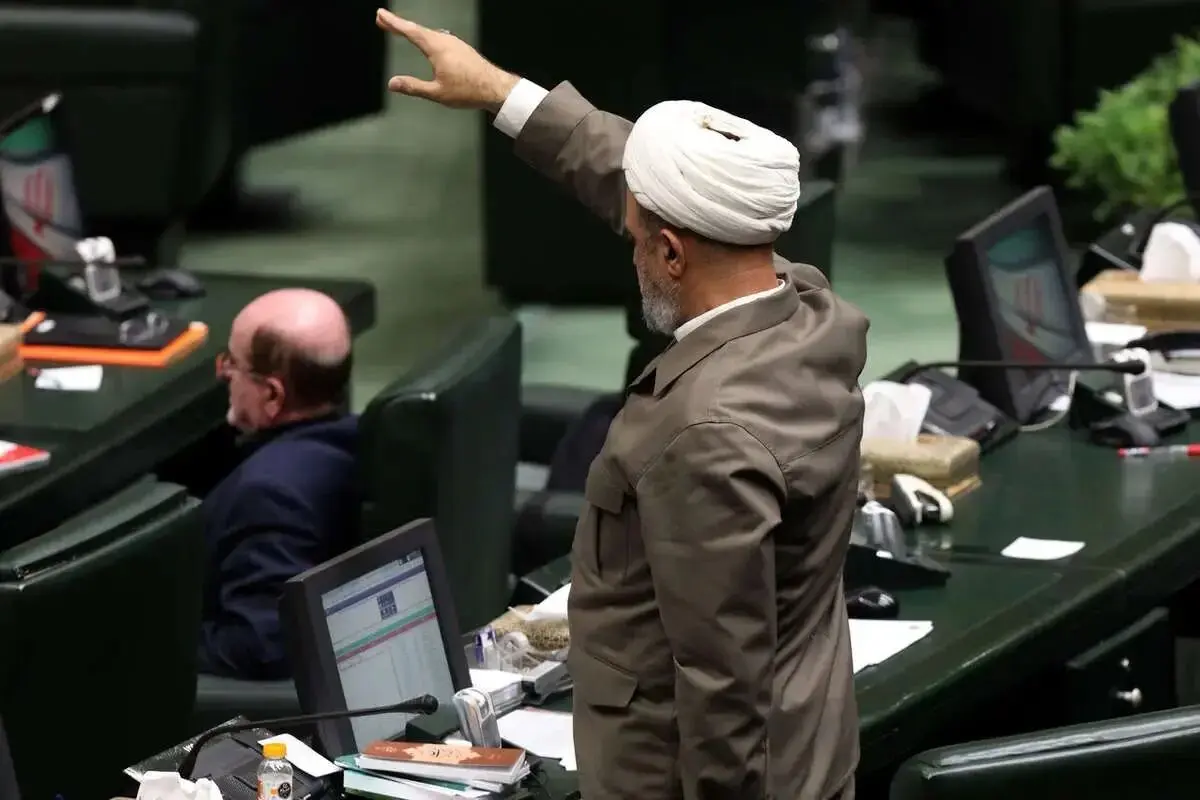 مجلس از هنر قانونگذاری تهی شده است!/ فرهنگ ایرانی در کدام متن حقوقی تعریف شده که بر اساس آن جرم‌انگاری می‌کنید؟/ تکرار تجربه تلخ فیلترشکن و قانون ویدئو/ شکاف میان اولویت‌های مجلس و نیاز‌های واقعی مردم