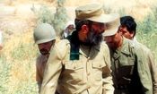 سفر به تاریخ؛ «رهبر انقلاب» با لباس بلوچی روی عرشۀ کشتی نظامی؛ دهۀ 1360