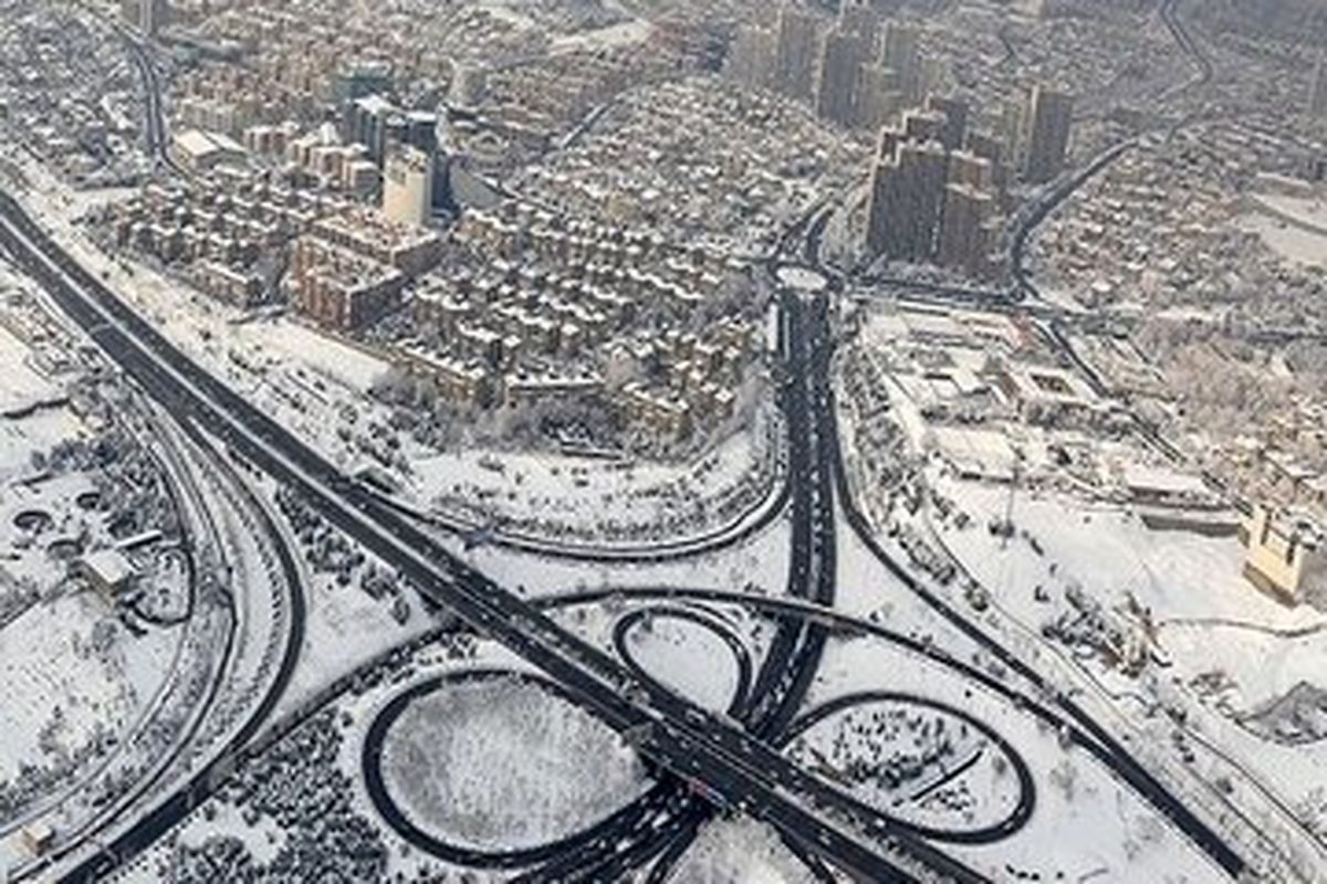 پل مجهز به سامانه برفزدائی در تهران/ تصویر