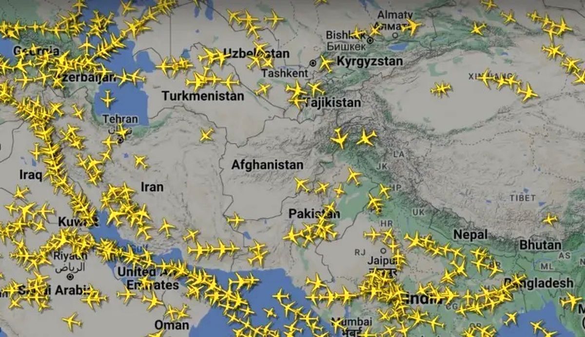 هواپیماهای عبوری از آسمان افغانستان؛ حکومت طالبان میگوید بیش از ۲۰۰ پرواز در هر شبانهروز دهها هزار دلار درآمد دارد