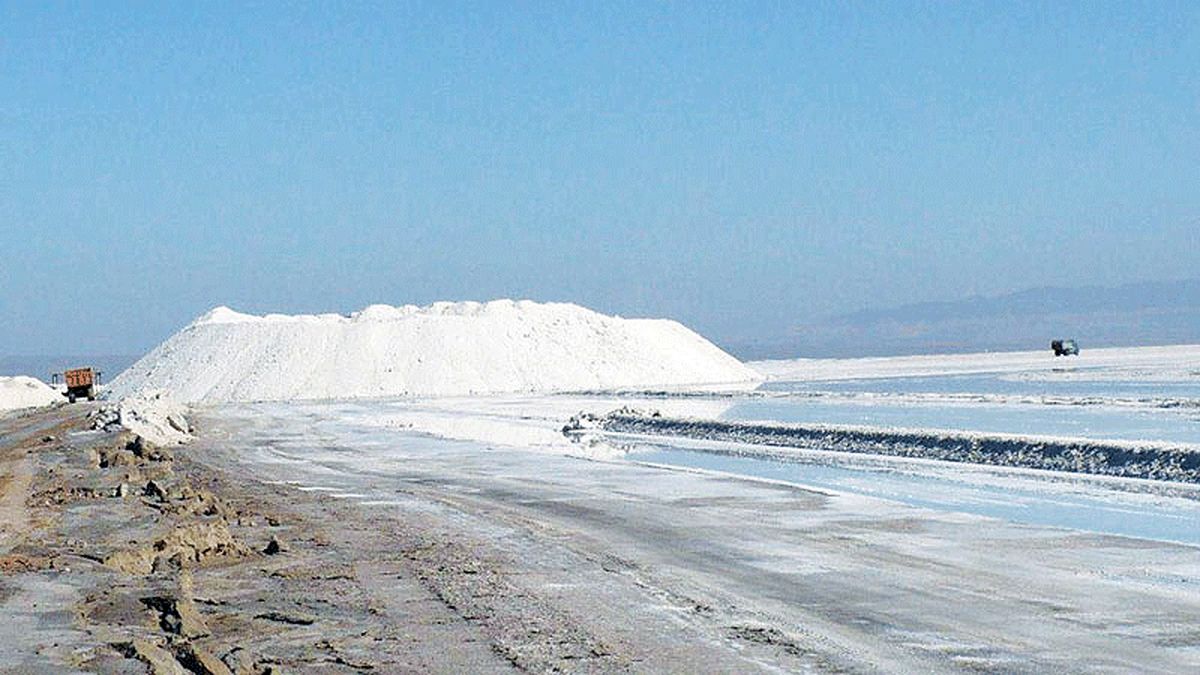 تعداد روزهای آلوده قم دو برابر شده است/ خشکی ممتد دریاچه نمک وضعیت وخیمی ایجاد می کند