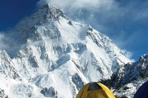 صعود اولین زن ایرانی به دومین قله بلند جهان 