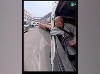 مهارت عجیب یک راننده تریلی/ ویدئو