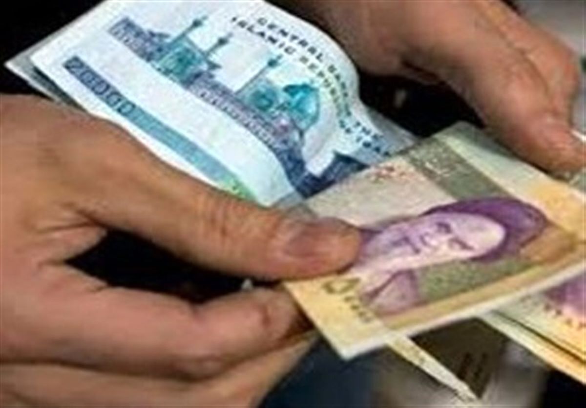 کارگرانی که عیدی کارمندی میگیرند