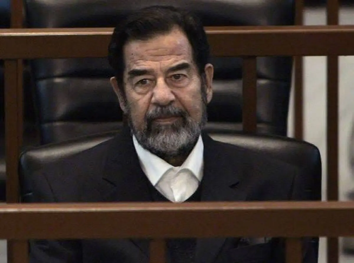 سفر در زمان؛ تیپ و چهره «صدام حسین» در جوانی و در 22 سالگی؛ سال 1338