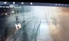 یک بمب‌گذار انتحاری طالبان خود را در ایست بازرسی پاکستانی منفجر کرد/ هشدار ویدئوی دلخراش

