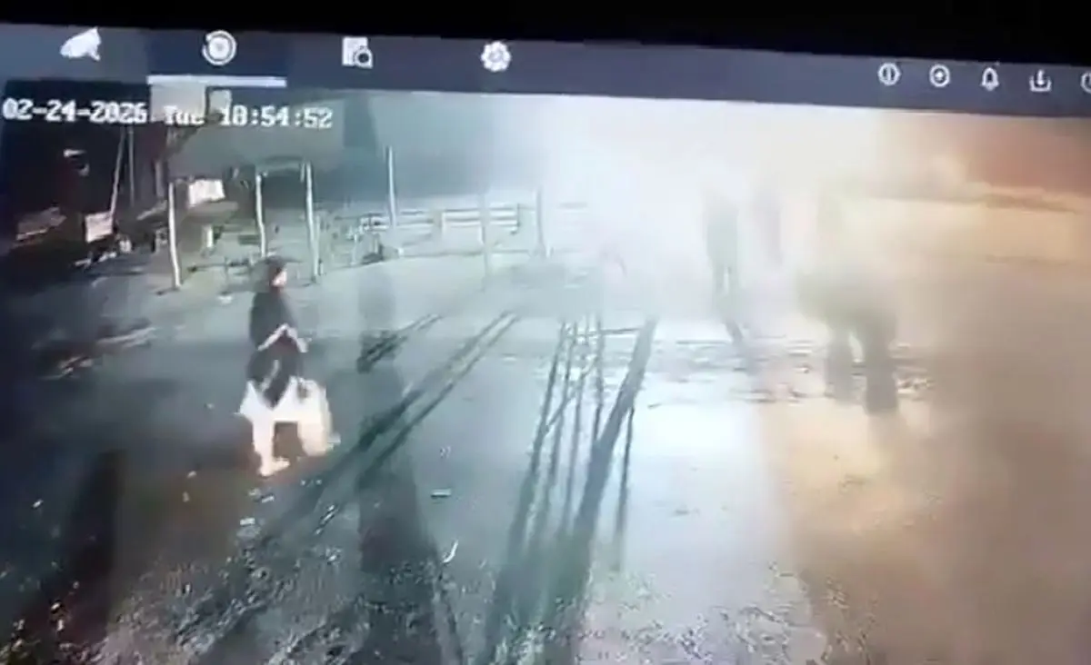 یک بمب‌گذار انتحاری طالبان خود را در ایست بازرسی پاکستانی منفجر کرد/ هشدار ویدئوی دلخراش

