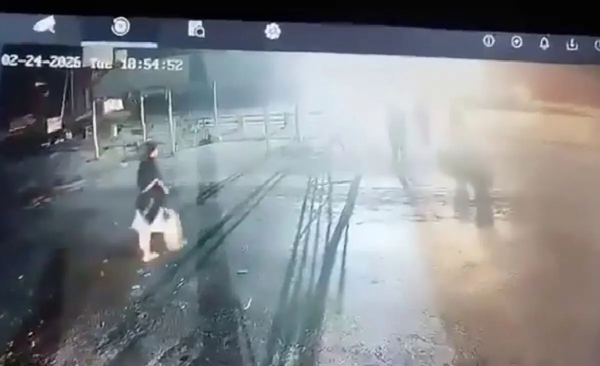 یک بمب‌گذار انتحاری طالبان خود را در ایست بازرسی پاکستانی منفجر کرد/ هشدار ویدئوی دلخراش

