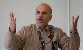 فرشاد مومنی: می گویند اوراق می فروشیم تا از بانک مرکزی استقراض نکنیم؛ این حرف، غیرواقعی است