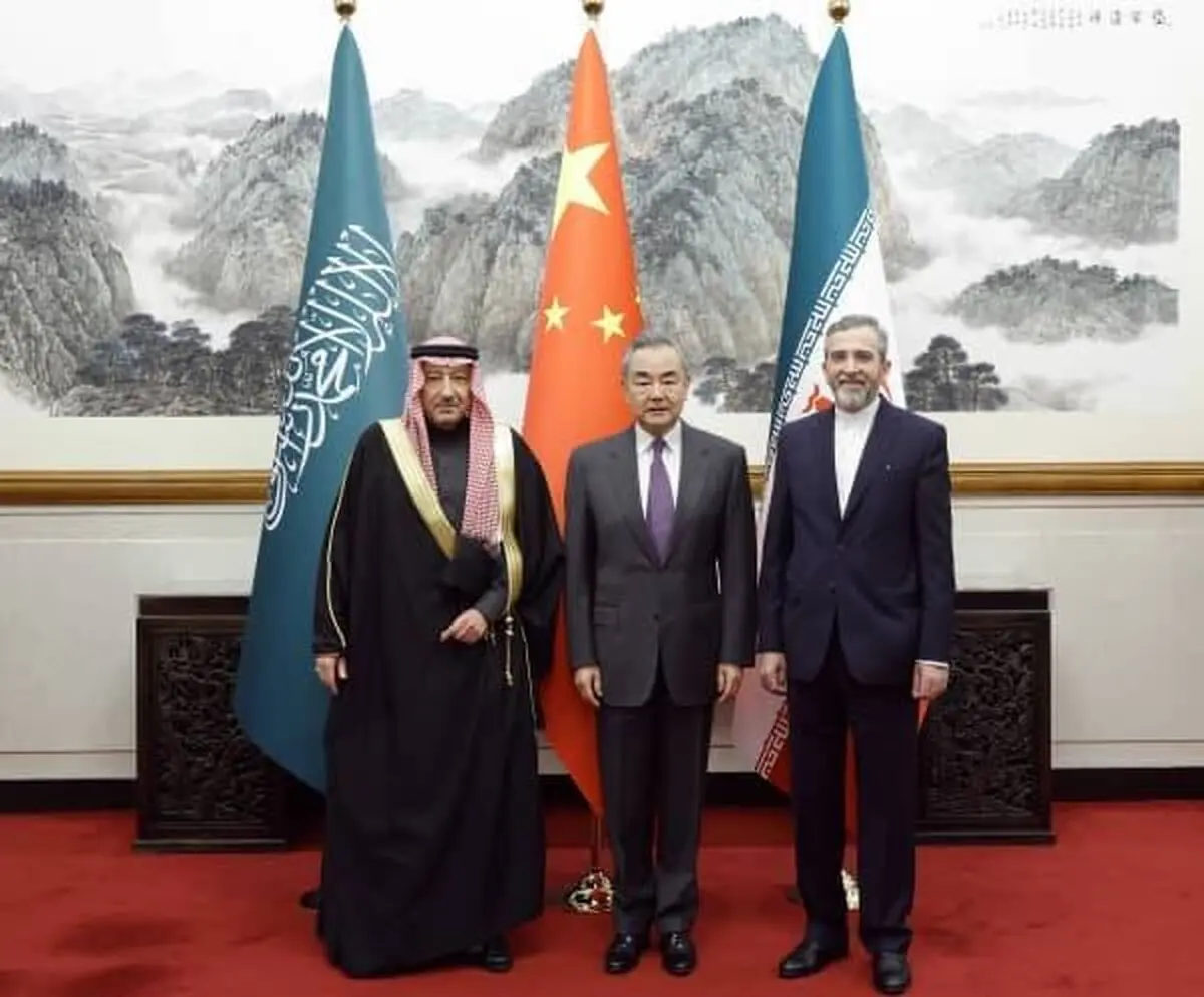 نشست مشترک ۲ دیپلمات ارشد ایرانی و عربستانی با وزیر خارجه چین


