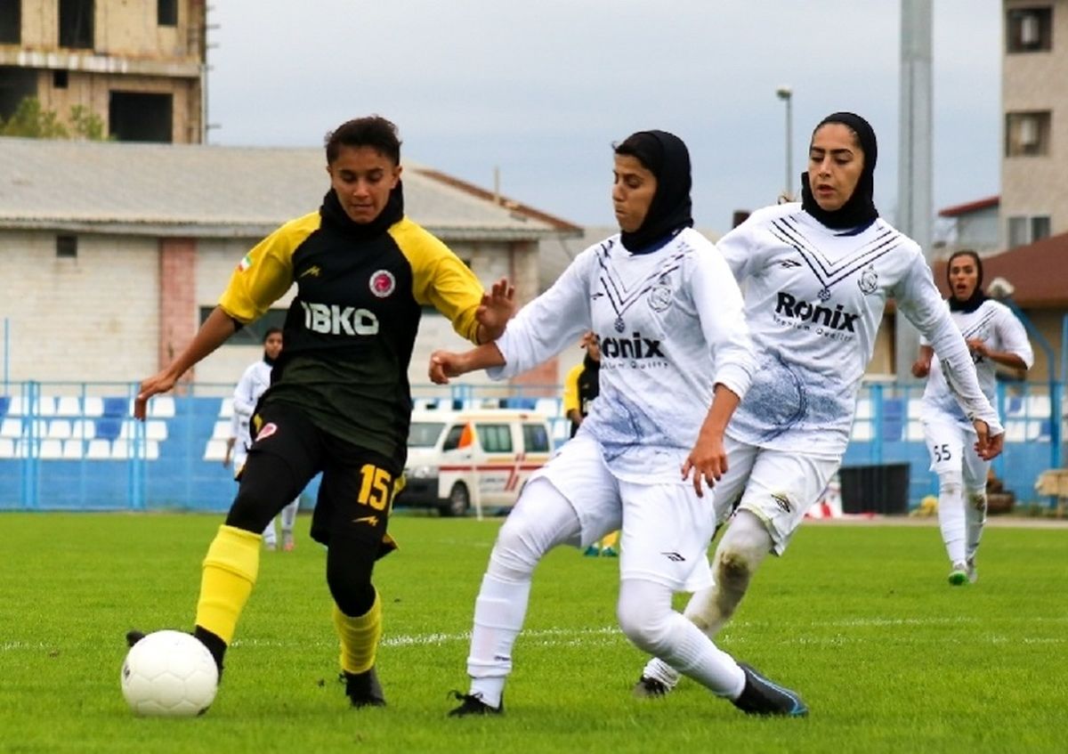 تصاویری از لیگ برتر فوتبال زنان؛ بازی ملوان بندرانزلی و خاتون بم 
