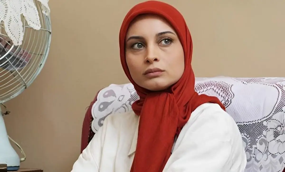میکاپ پرزرق‌ و برق مریم کاویانی 