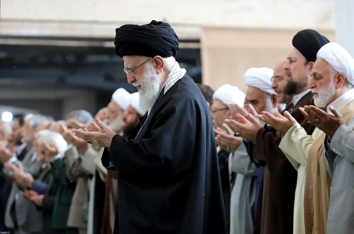 چه کسانی در صف اول نماز عید فطر بودند؟/ عکس


