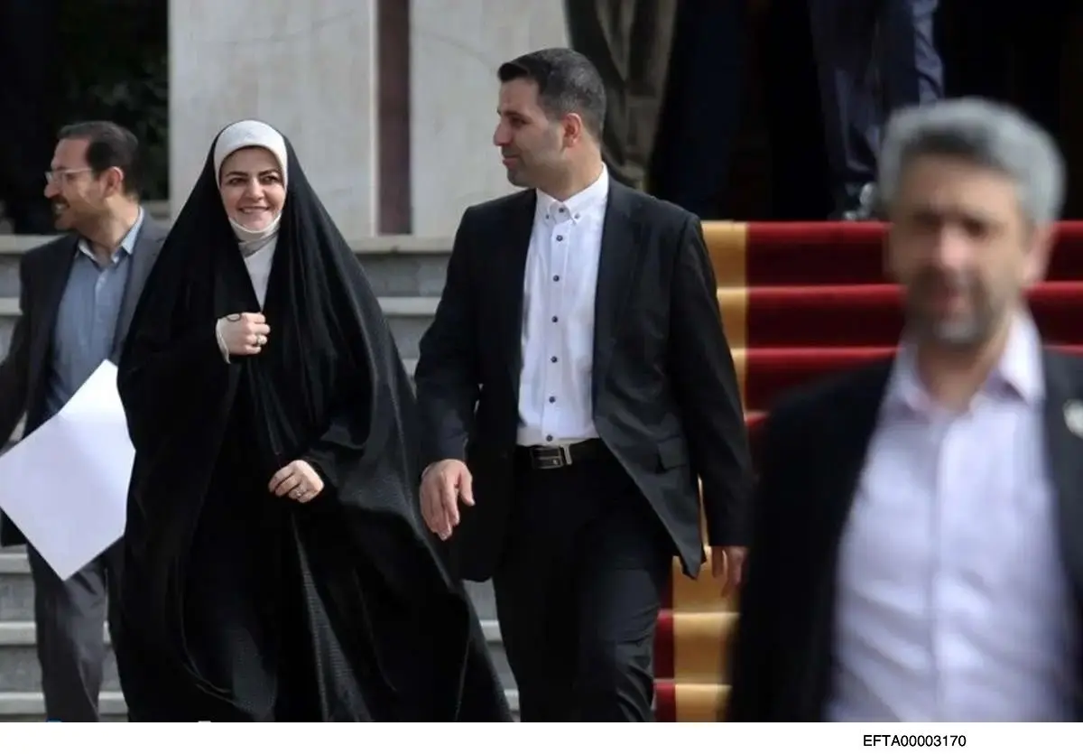 کیهان در انتقاد از پزشکیان: چرا دختر و دامادتان را در ریاست جمهوری استخدام کردید؟

