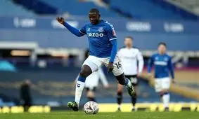 ادای احترام به سبک انگلیسی؛ توقف دیدار لیگ جزیره برای افطار ستاره مسلمان/ ویدئو