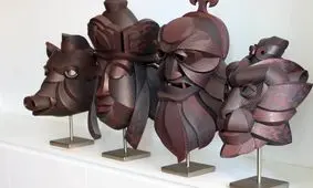 ارتباط گیری با خانواده با ساخت مجسمه‌های مقوایی