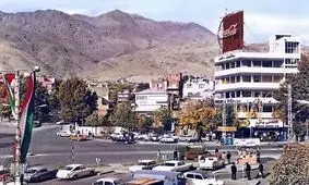 سفر به تهران قدیم؛ نمایی از سرپل تجریش در یک روز برفی؛ سال 1363