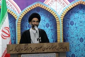 امام جمعه کاشان: ترامپ نمی‌تواند جلوی نفت ما را بگیرد؛ ما خدا را داریم

