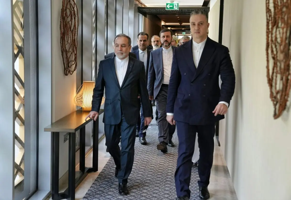 جزئیات مذاکرات تهران و واشنگتن در مسقط / ایران طرح خود را ارائه داد/ گفتگوها به دور سوم رسید/ ایران از حق غنی‌سازی کوتاه نیامد/ گفتگوها فعلا تمام شد/ هیئت مذاکره کننده ایرانی به محل اقامت برگشت/ ادامه مذاکرات در روزهای بعد/ عراقچی: شروع خوبی بود