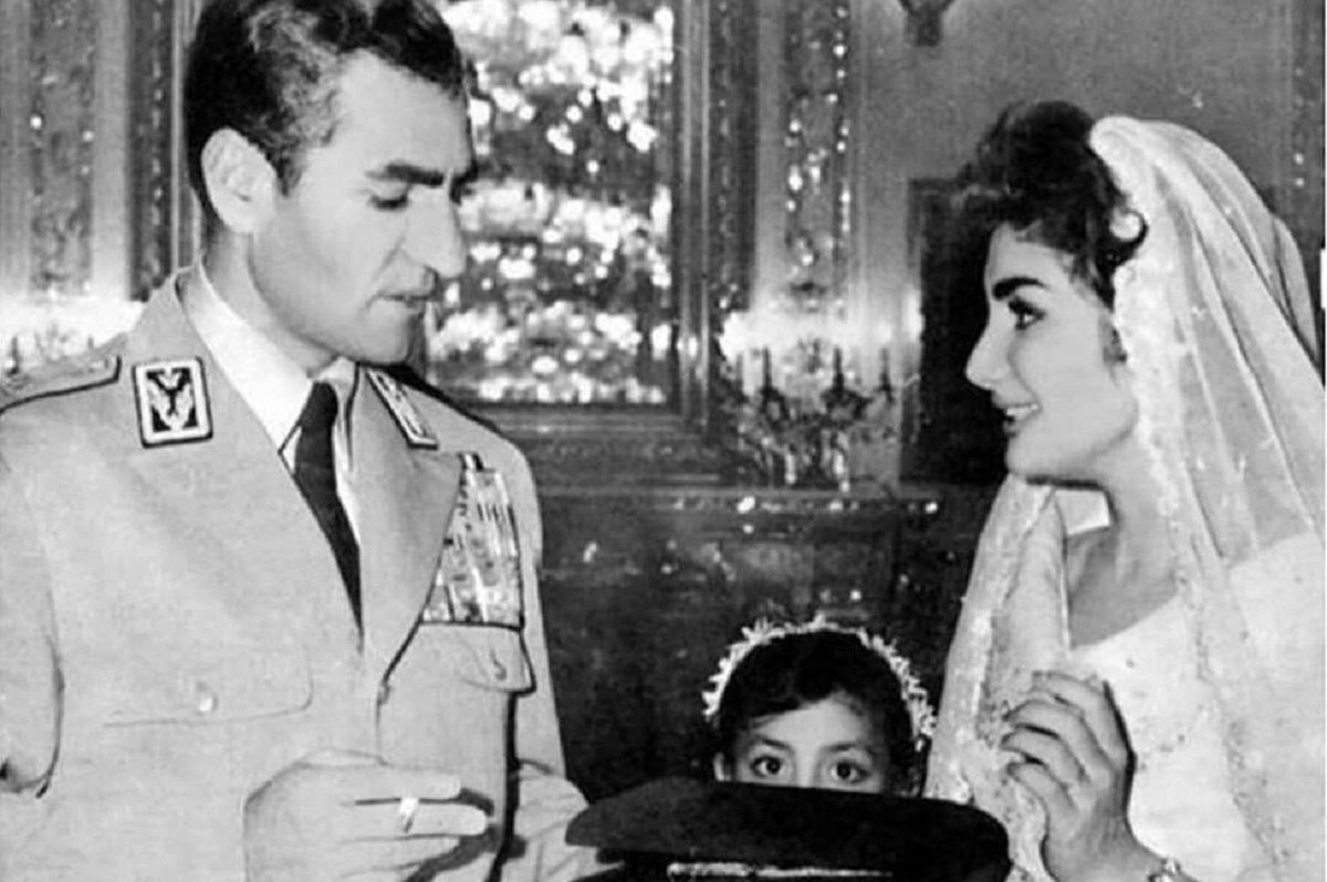 سفر در زمان؛ اولین دیدار «شهناز پهلوی با دختر تازه متولد شده اش»؛ سال 37