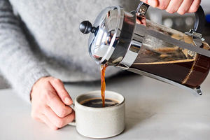 چگونه قهوه جوش سوخته را تمیز کنیم