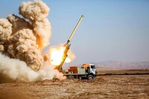 آتش سنگین توپخانه در منطقه رزمایش سپاه/ انهدام اهداف با گلوله های هوشمند