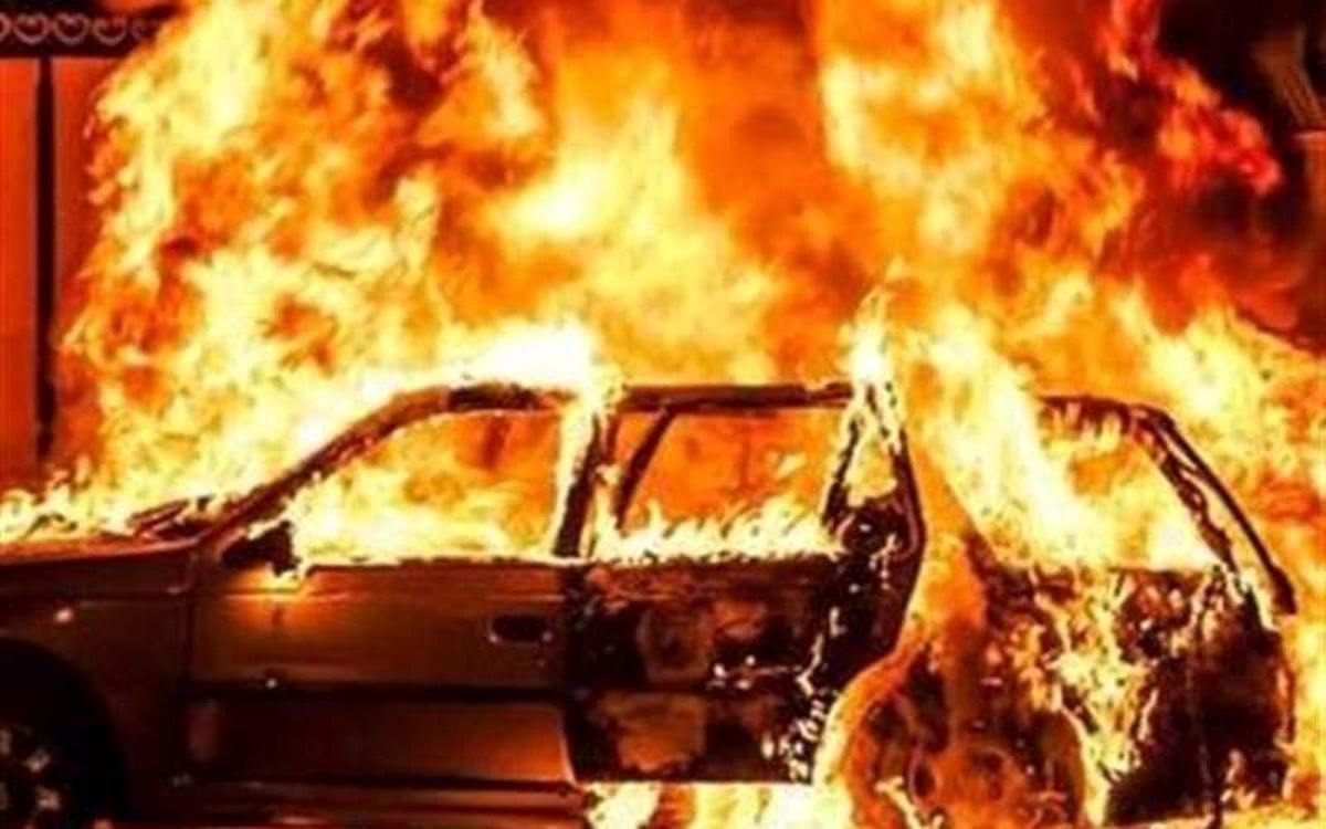 آتش سوزی چهار دستگاه خودرو سوختبر در زاهدان/ ویدئو