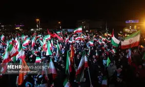 روزنامه شرق: تجمعات شبانه مردم برای حمایت از جمهوری اسلامی، رهبری سوم نظام و ایران است/ معلوم نیست رضا پهلوی گزینه آمریکا برای پساجمهوری اسلامی باشد

