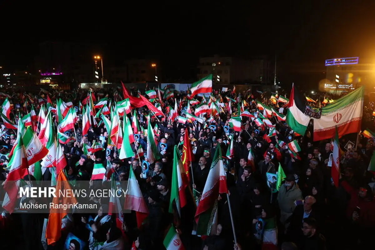 روزنامه شرق: تجمعات شبانه مردم برای حمایت از جمهوری اسلامی، رهبری سوم نظام و ایران است/ معلوم نیست رضا پهلوی گزینه آمریکا برای پساجمهوری اسلامی باشد

