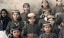 سفر به عصر قاجار؛ از «دختر ناصرالدین شاه و خدمتکارانش» تا «جمع دختران دانش‌آموز»
