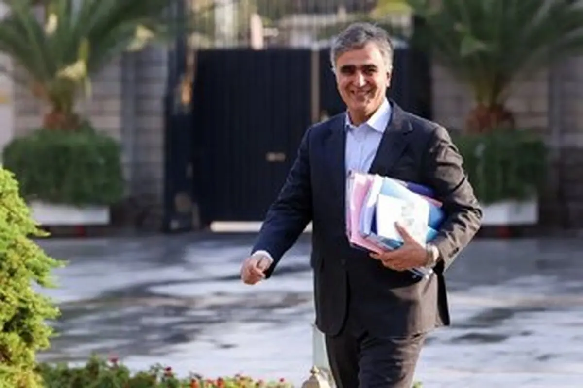 فرزین نمی خواهد از ریاست بانک مرکزی کنار برود اما وزیر اقتصاد نمی تواند با او کار کند