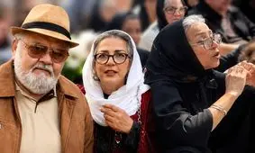 حرکات همسر اکبر عبدی در مراسم شوهرش مورد توجه قرار گرفت/ ویدئو