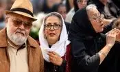 حرکات همسر اکبر عبدی در مراسم شوهرش مورد توجه قرار گرفت/ ویدئو